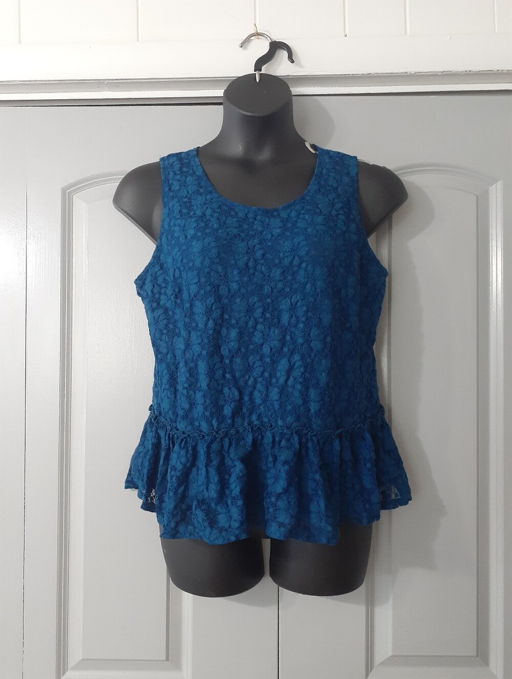 NY Collection Blue Lace Sleeveless Peplum Top